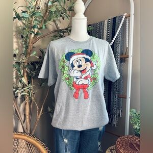 Disney Mickey Mouse Christmas Wreath T-Shirt Gray Holiday Graphic Tee L